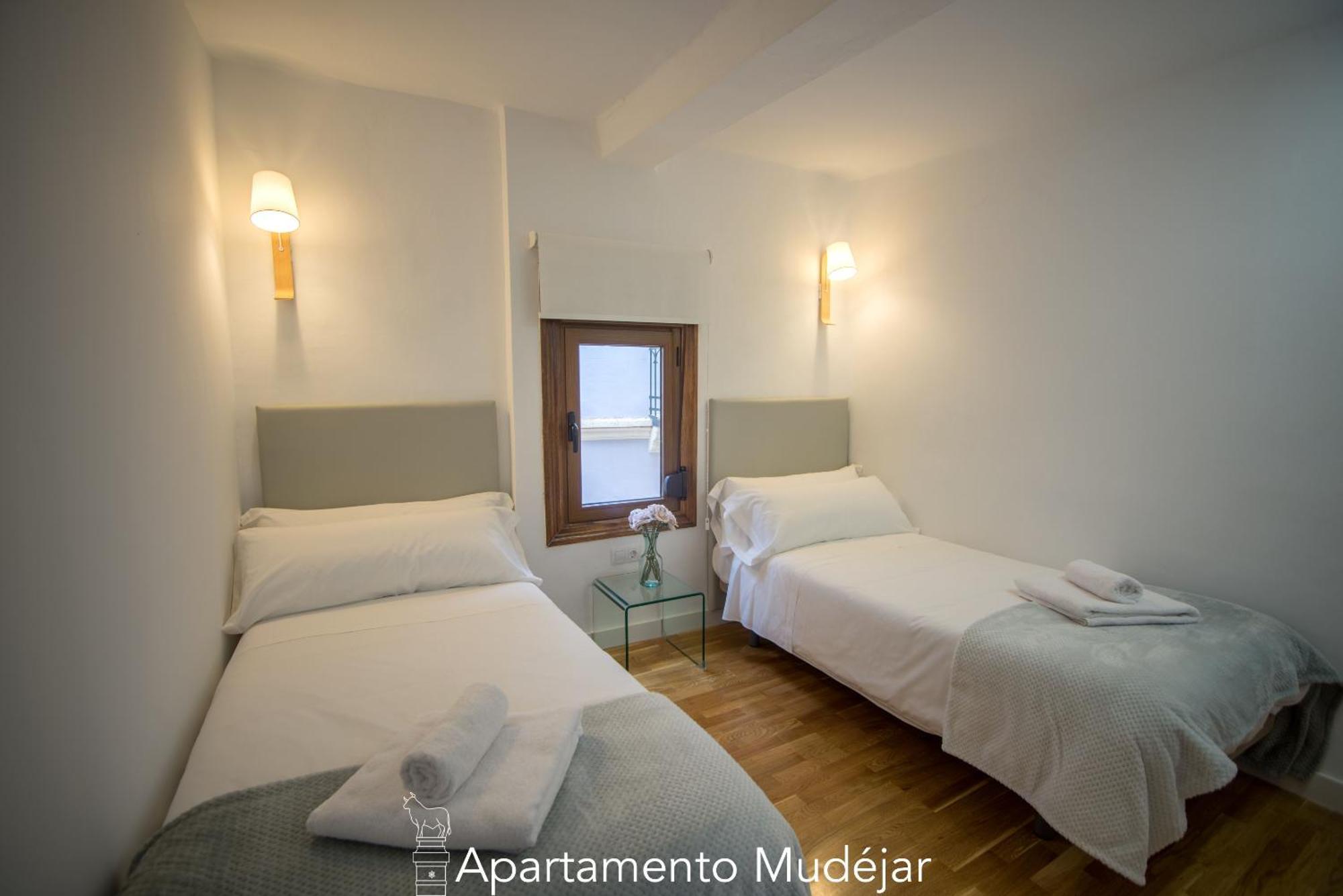 Apartamentos Plaza Del Torico Teruel Exterior foto
